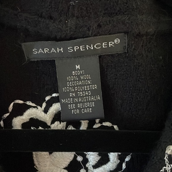 Sarah Spencer 100% Wool Floral Embellished Blach Cardigan Size Medium (M) - Picture 6 of 7